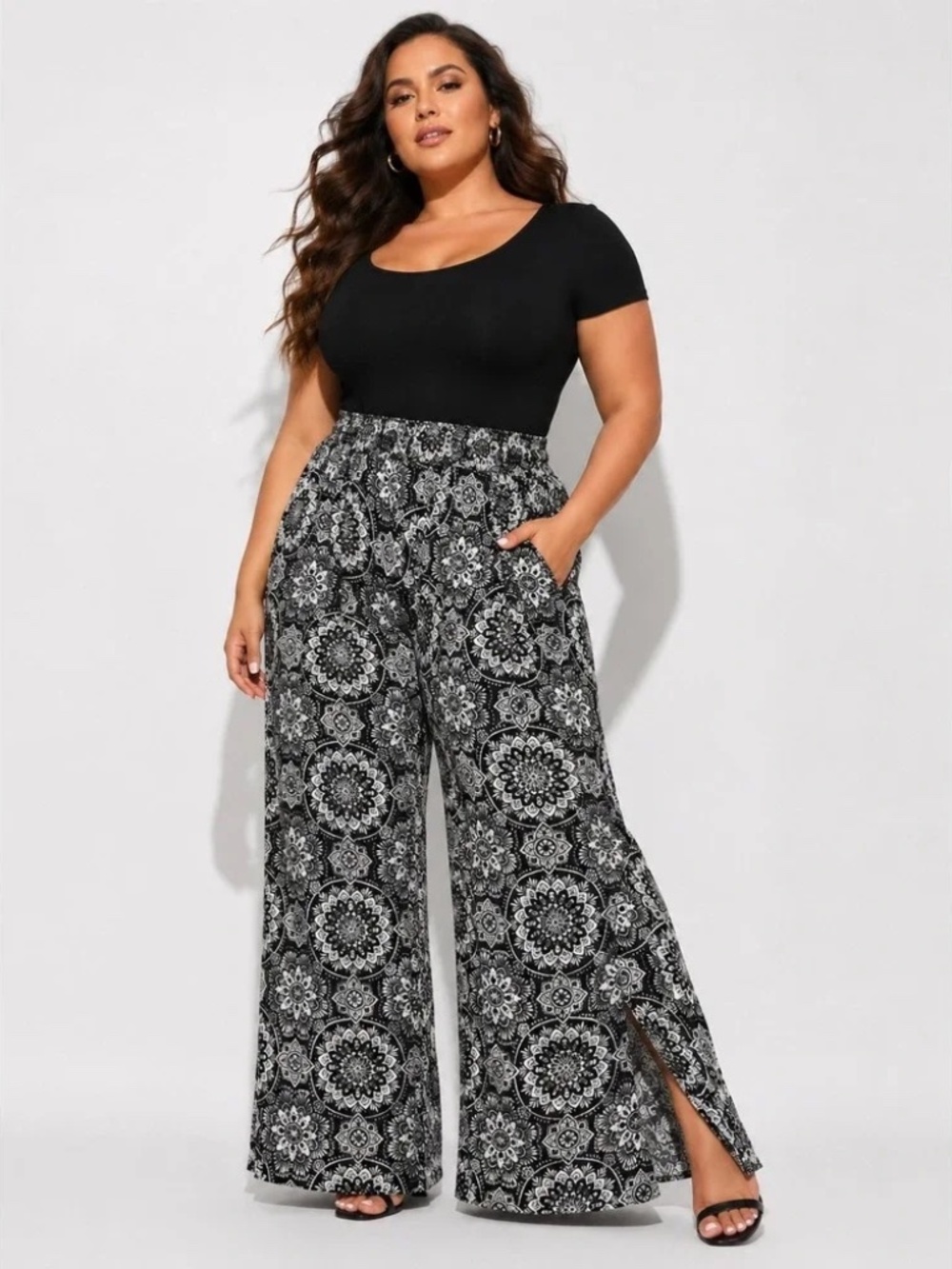 NWT Torrid Size 3 Black White Medallion Print Wide Leg Pants Side Slit Plus Size
